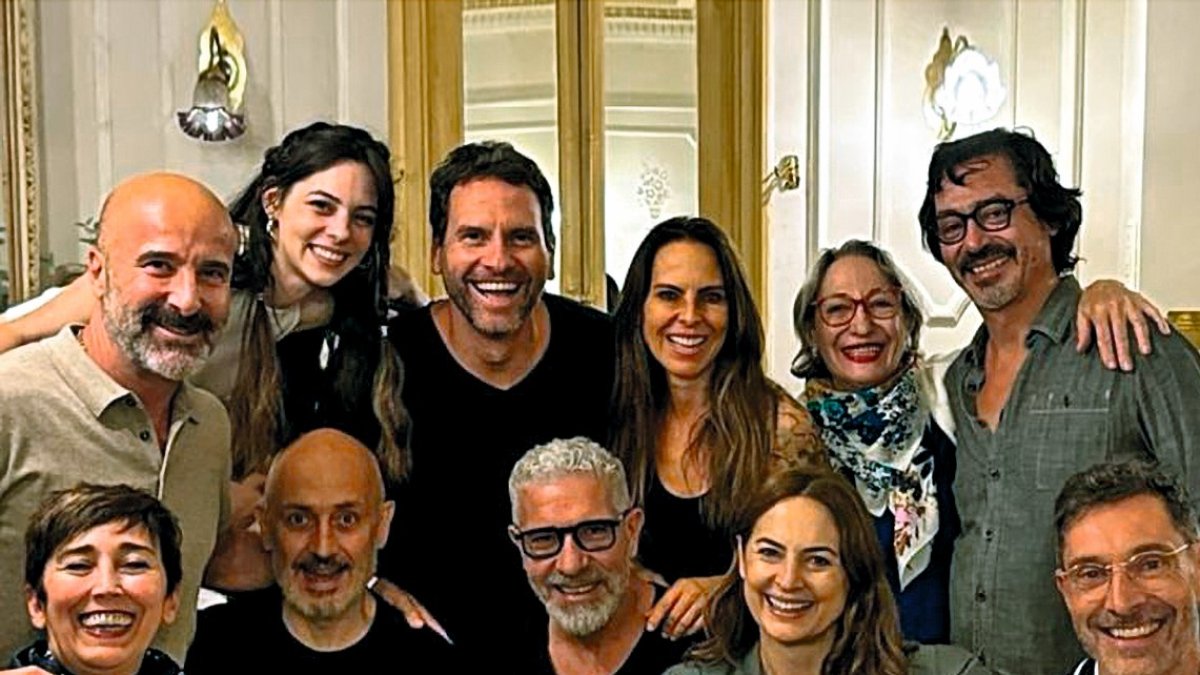 Kate del Castillo y sus compañeros de 'La reina del sur'