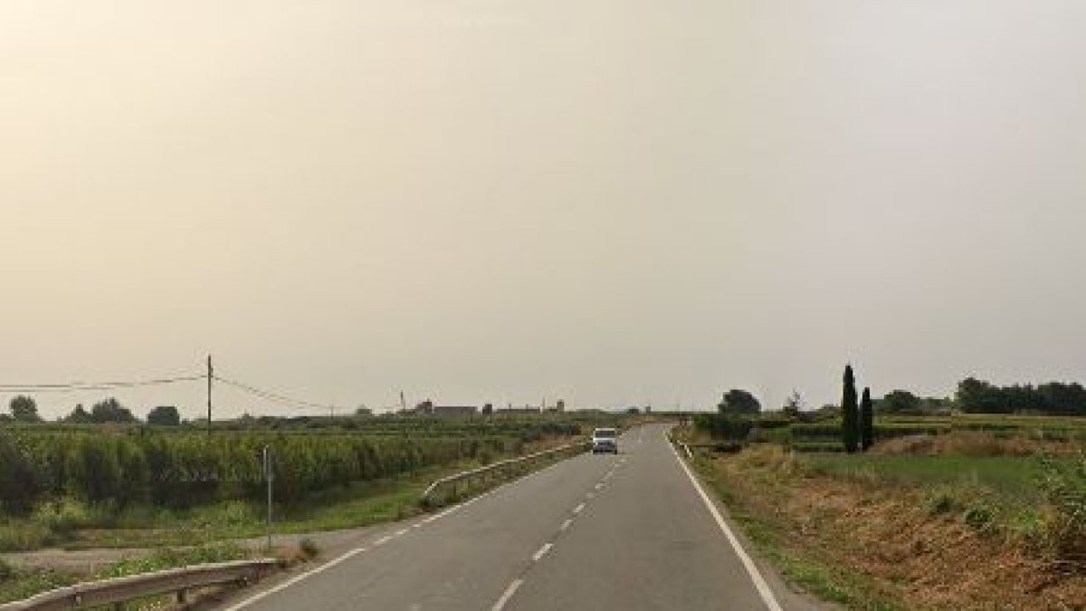 Un tram de l'L-702 a Artesa de Lleida.