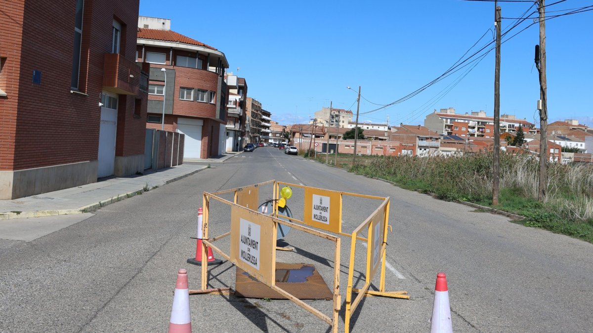Tanques al camí d’Arbeca i el carrer Sant Jaume i planxes al de Sant Ramon.