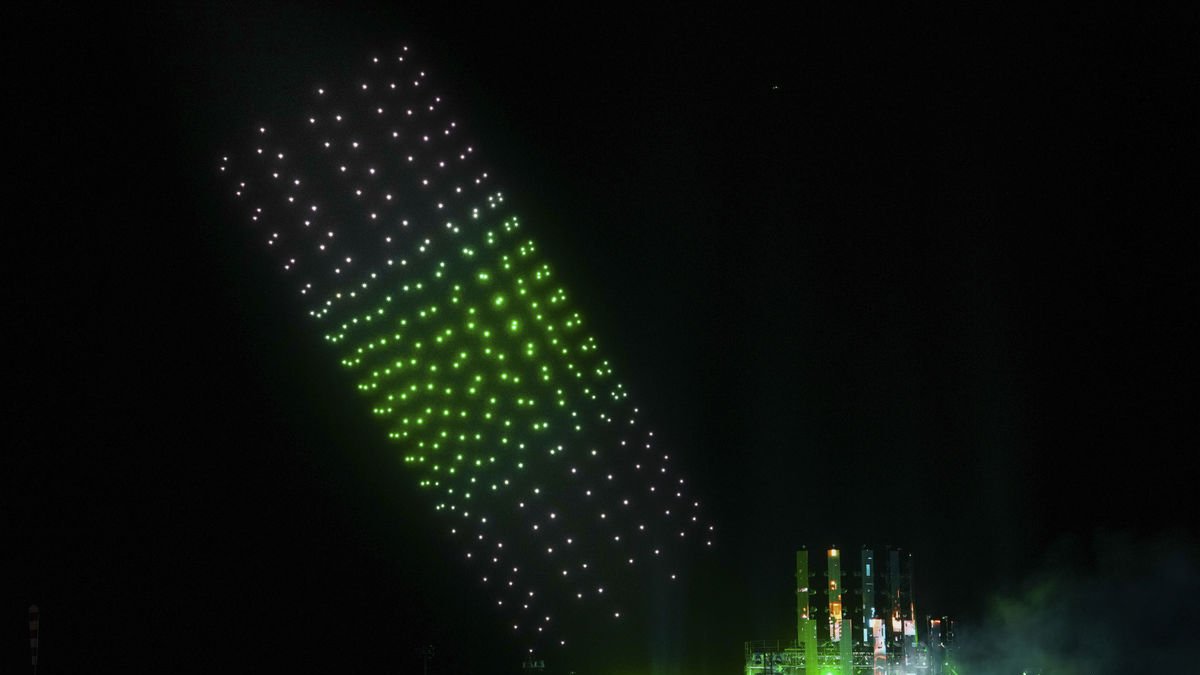 Mil drones y un recital de cultura catalana dan paso a la gran final - EFE