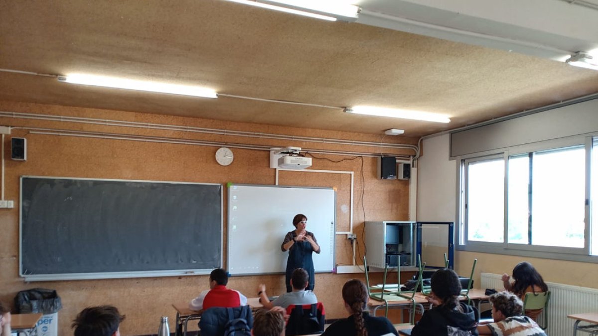 La visista de la concejala para orientar a los alumnos. - I.F.R.