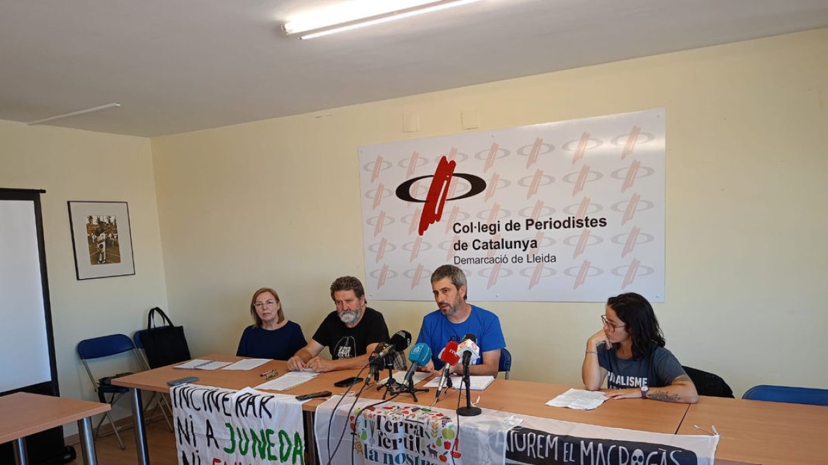 Los portavoces de las entidades, ayer en el Col.legi de Periodistes.
