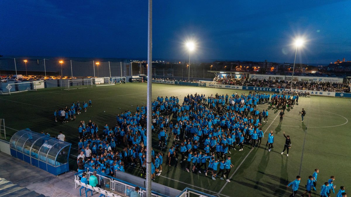 Imagel del acto de presentación de la base del club que acogió ayer el Recasens. - PAU PASCUAL