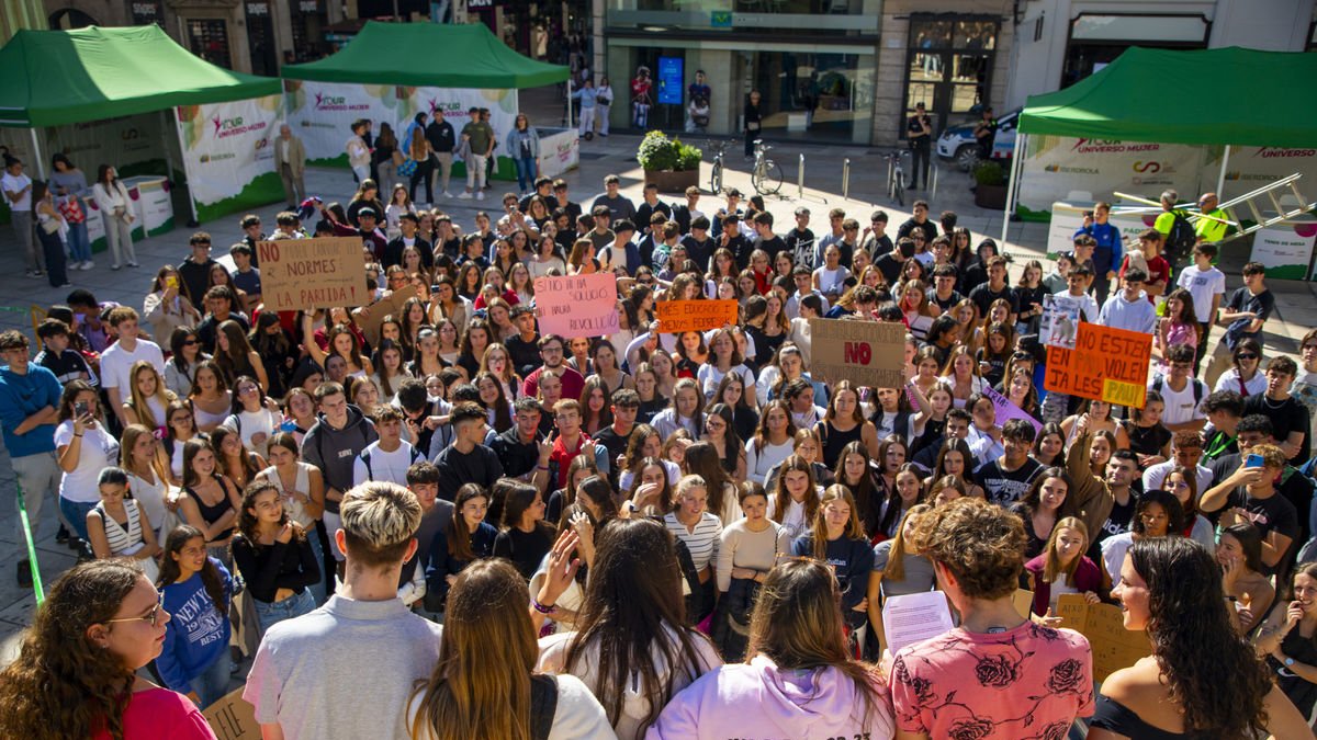 Los manifestantes llegaron a la plaza Sant Joan desde el campus de Cappont de la Universitat de Lleida. - MARC CARBONELL
