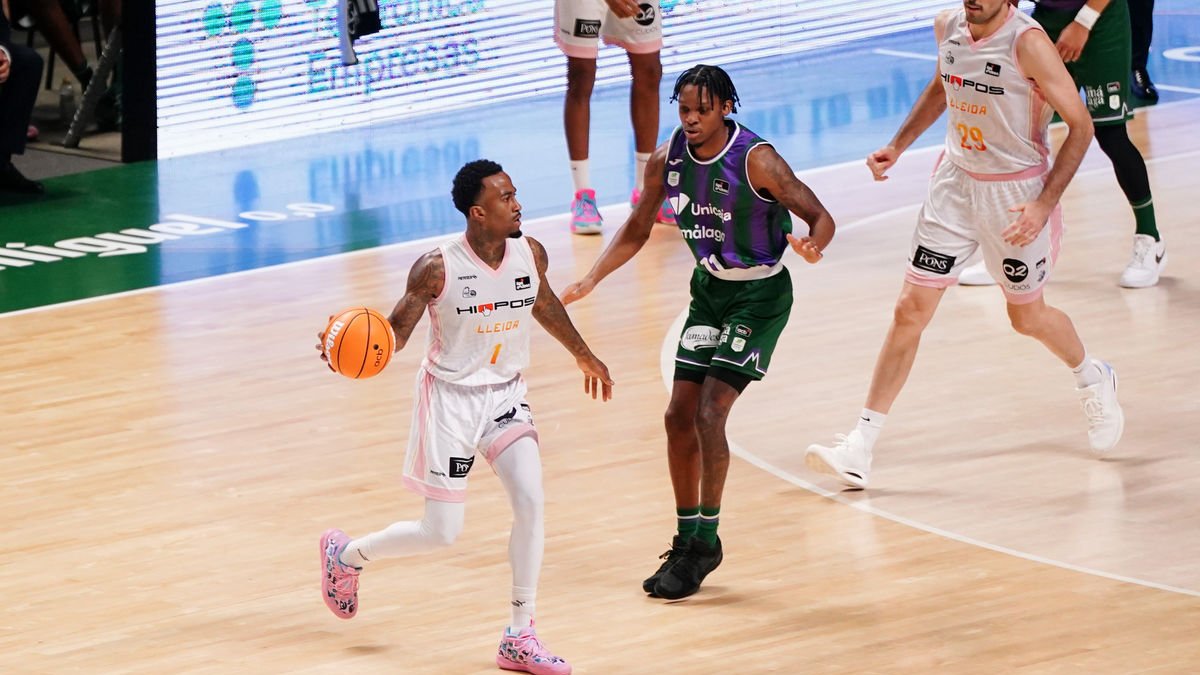 Dee Bost volvió a demostrar que está lejos de su mejor forma. - ACB PHOTO / MARIANO POZO