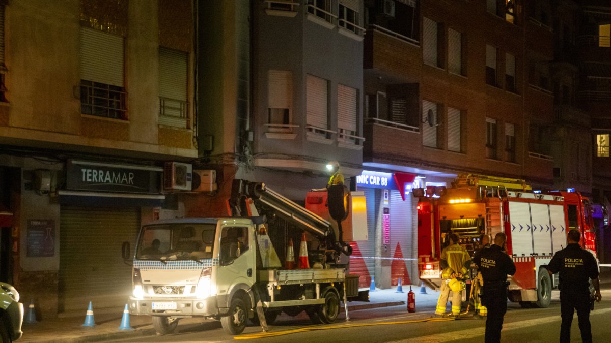 Emergències i la companyia elèctrica, a Alcalde Porqueres.