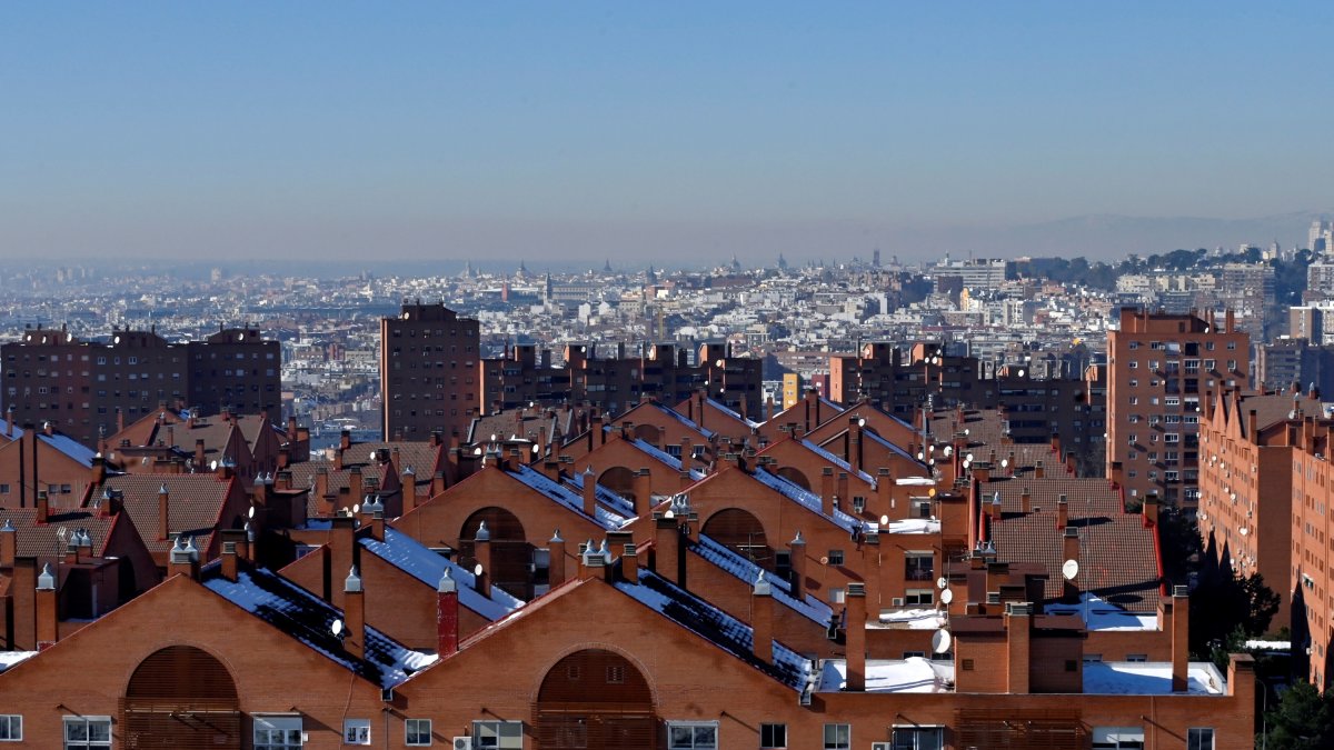 Una vista de Madrid amb la contaminació que ja s’aprecia en l’horitzó en una imatge d’arxiu.