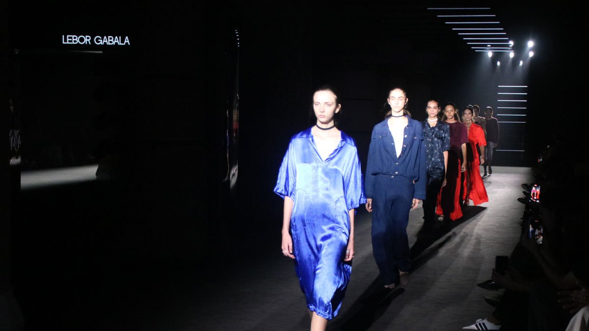 La primera desfilada de la 34 edició es va celebrar ahir amb la marca Lebor Gabala. - ALBERT HERNÀNDEZ/ACN