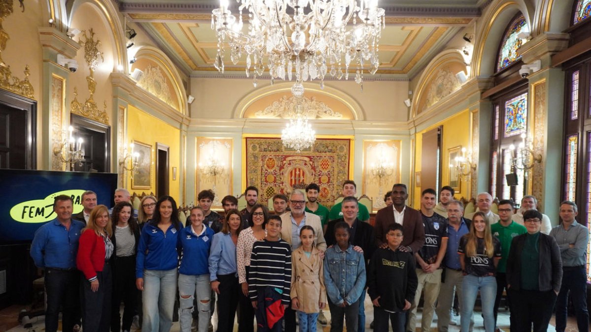 Representantes de los clubes y las escuelas participantes, ayer en la presentación en la Paeria. - AJUNTAMENT DE LLEIDA