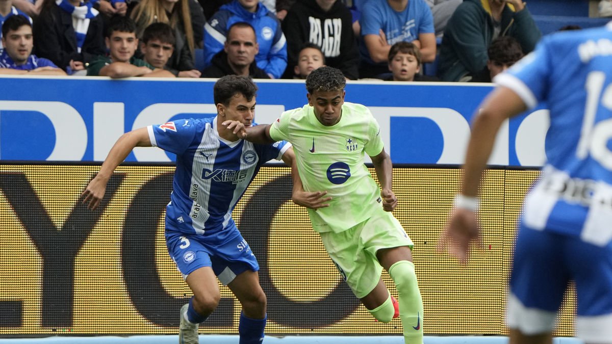 Lamine Yamal, en el último partido del Barça ante el Alavés, antes del parón de selecciones. - EFE