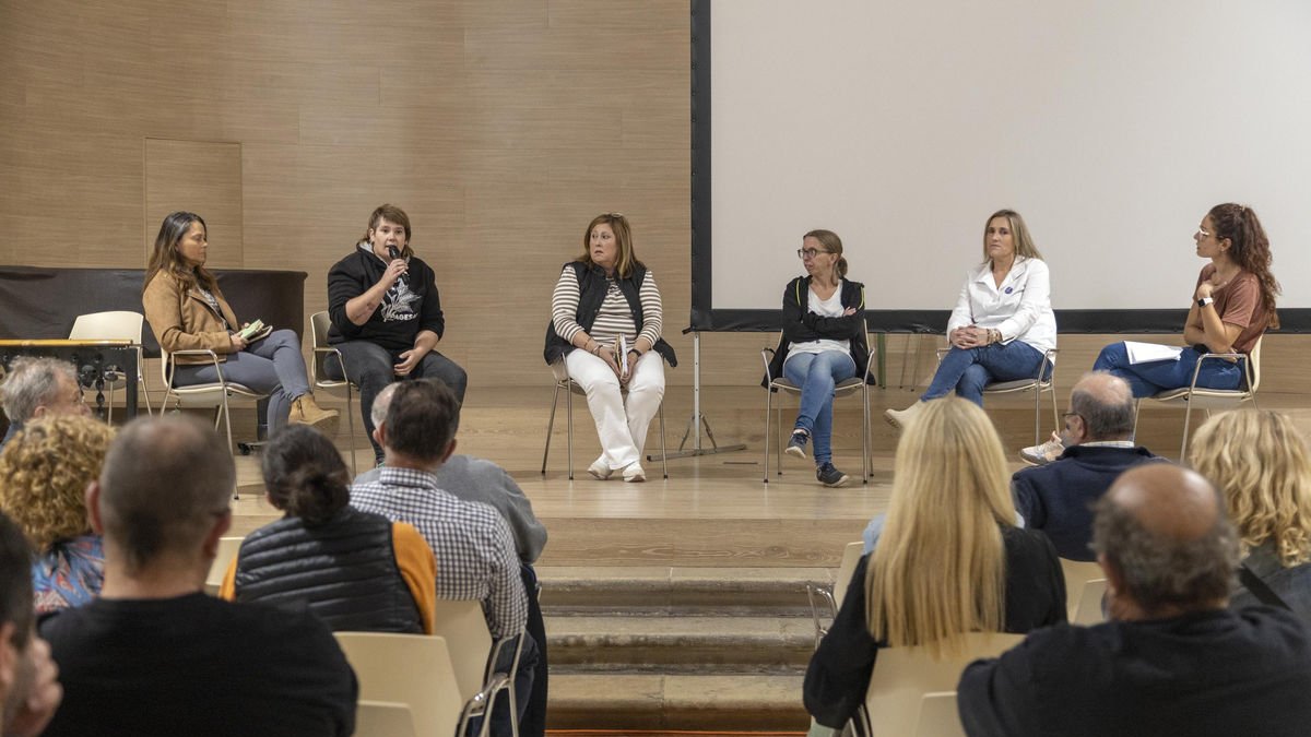 Un moment del debat organitzat ahir per UP a Cervera. - X. SANTESMASSES