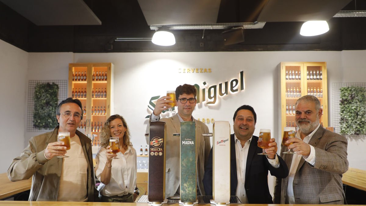 Los organizadores del certamen, con Fecoll y Mahou San Miguel a la cabeza, ayer en la presentación. - AMADO FORROLLA