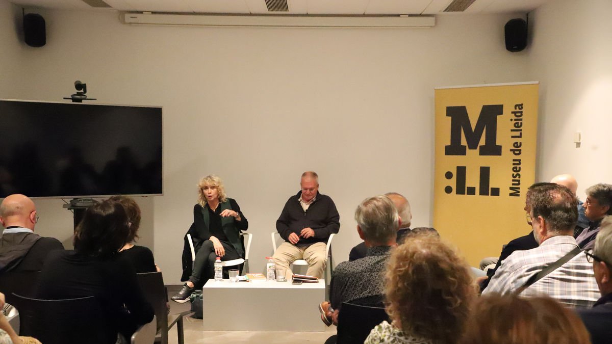 Mònica Terribas y Josep Maria Solé i Sabaté, ayer durante la jornada en el Museu de Lleida. - MAGDALENA ALTISENT