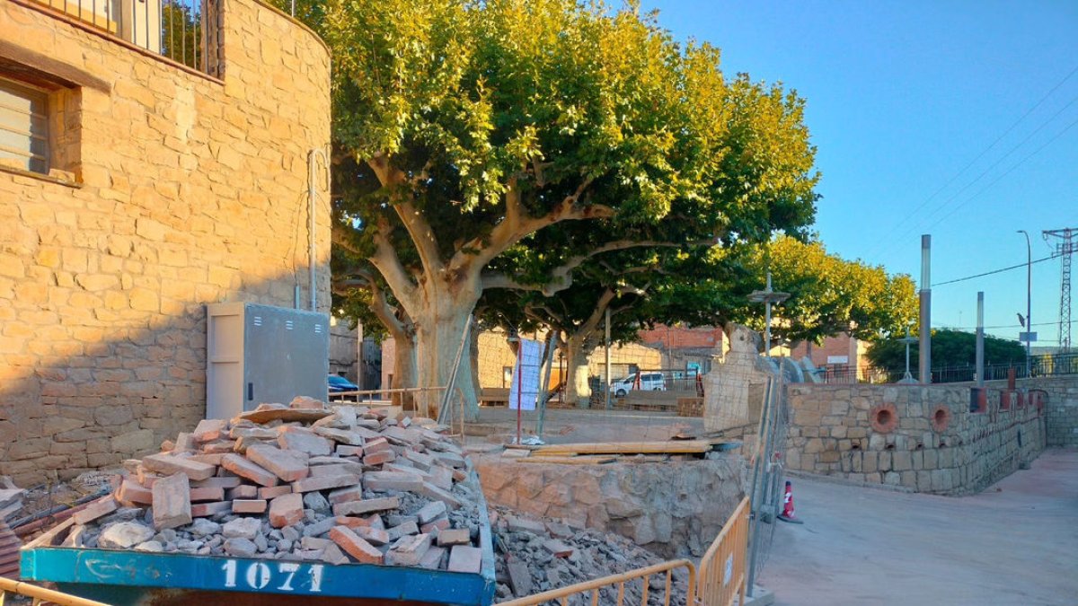 Las obras para recuperar el pozo de la Plaça dels Arbres. - A.V.