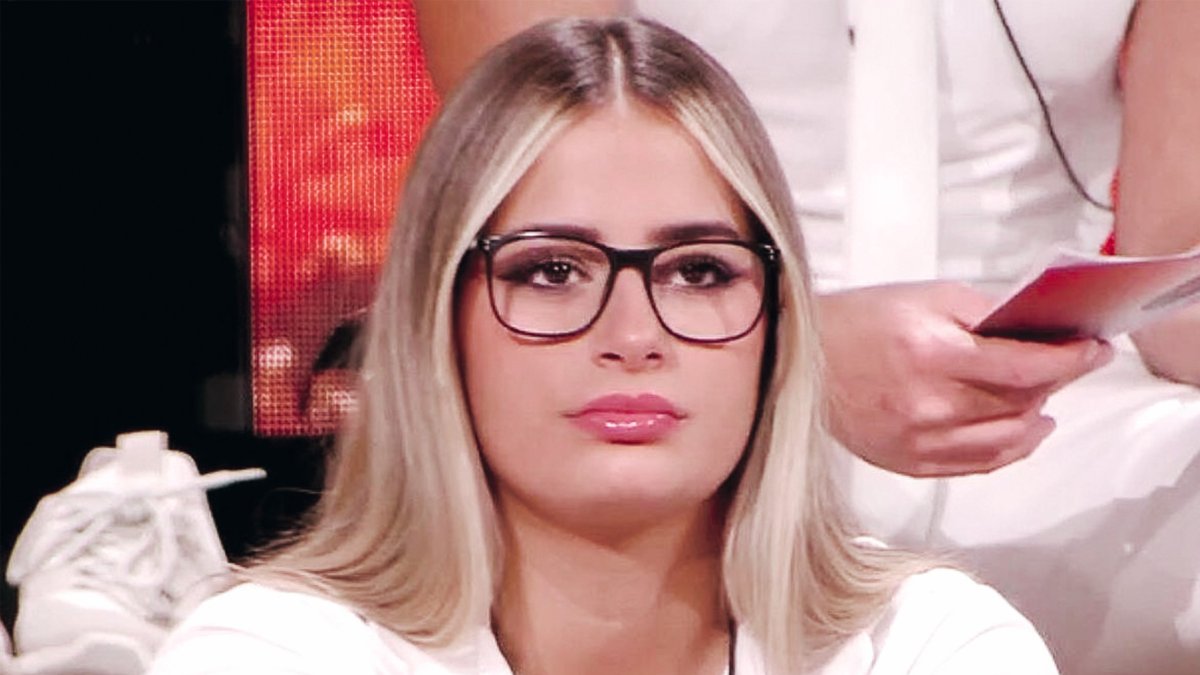 Tras su primer beso, Manu quiere pedir la hora sin cámaras con Laura