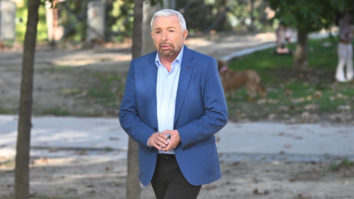 José Manuel Parada llega al tanatorio de San Isidro.