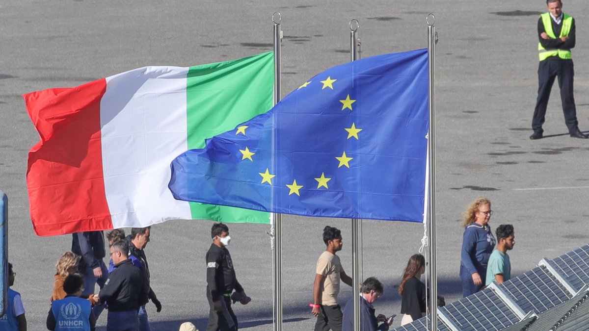 La Justícia ha declarat il·legal la reclusió a Albània de 12 migrants traslladats des d’Itàlia. - EUROPA PRESS