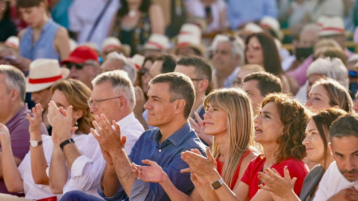 Pedro Sánchez y Begoña Gómez en un mitin electoral en junio. - EUROPA PRESS
