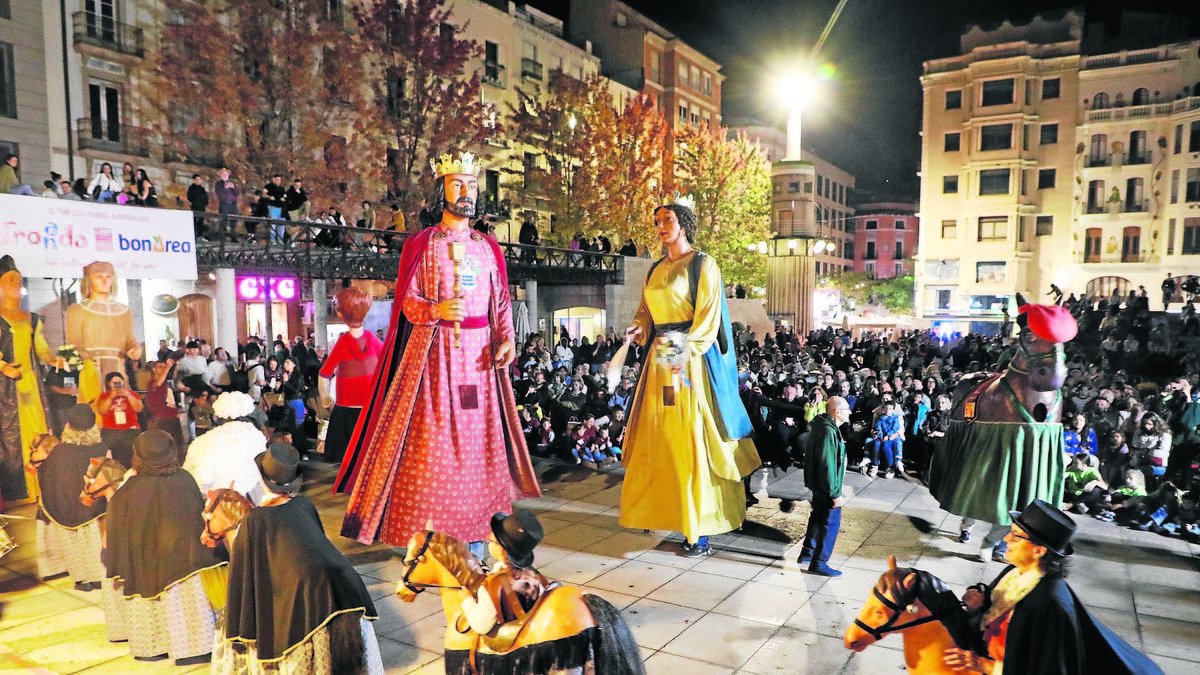 El Festival de la Tronada va celebrar ahir el final de la festa a la plaça Sant Joan. - AMADO FOROLLA