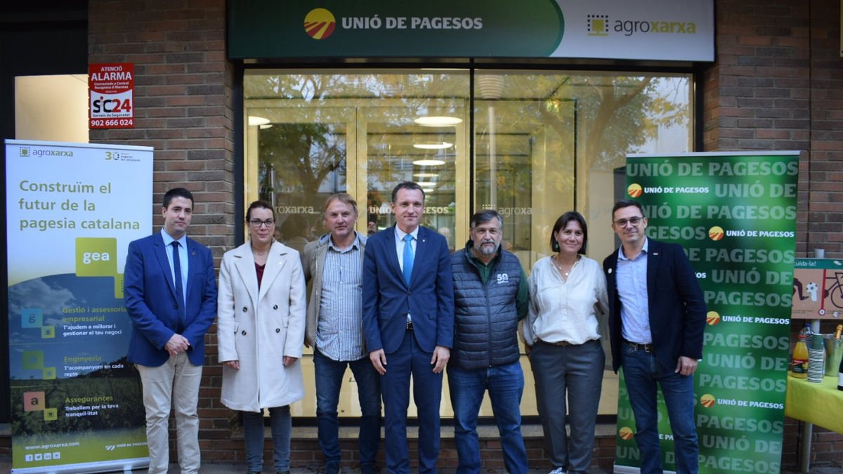Ordeig junto a los representantes de UP en la inauguración. - CONSELLERIA DE AGRICULTURA