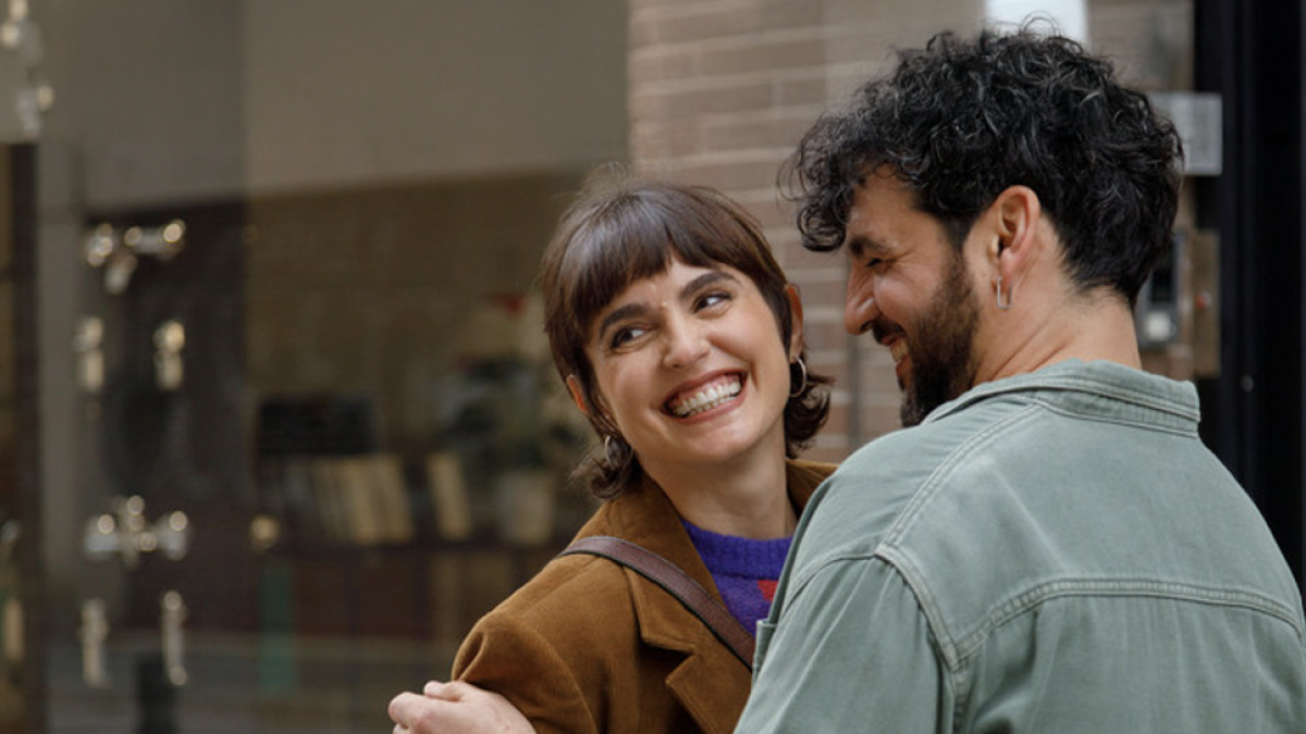 La serie muestra cómo, a medida que la tecnología desaparece, lo único que queda son dos personas con sus necesidades, miedos, secretos y expectativas.