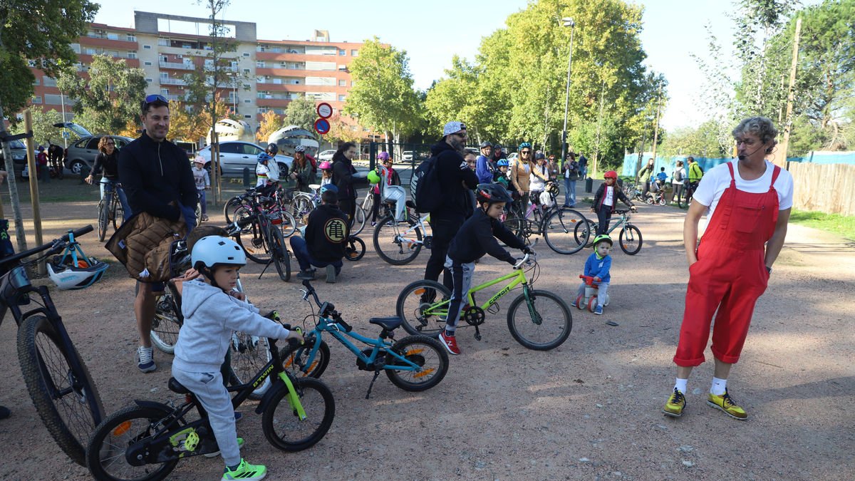 Excursión por la Mitjana con bicis y cuentos - MAGDALENA ALTISENT