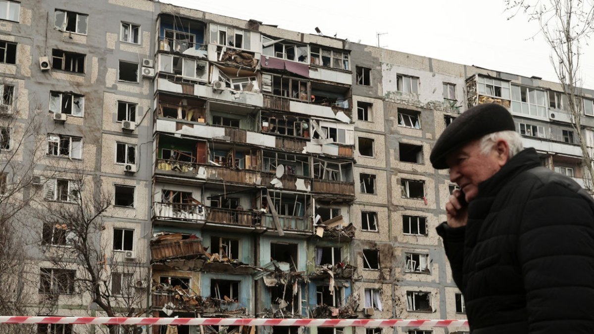 Un edifici danyat després d’un atac rus sobre Ucraïna. - EFE