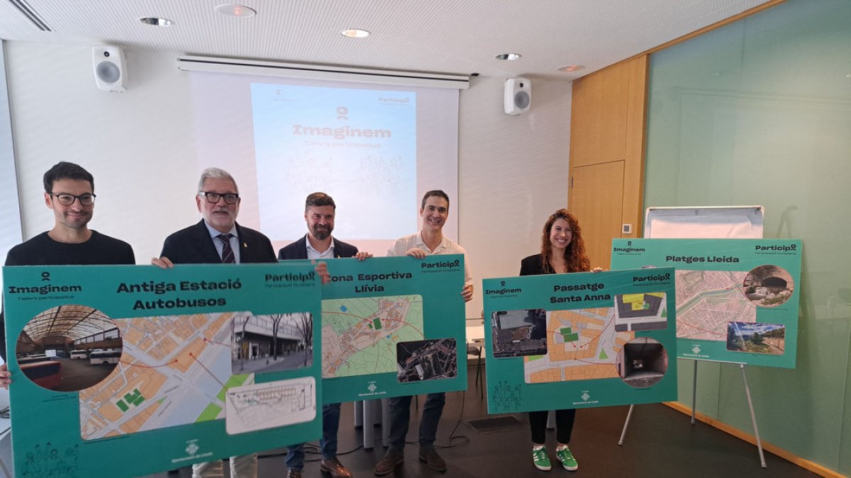 Larrosa, Enjuanes i responsables de les empreses Momentumlab i Mutu, amb els projectes a consulta. - SCD