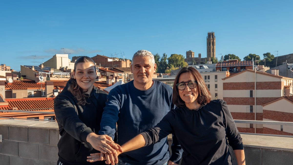 Lara Peris, Txema del Rosal i Núria Jové.