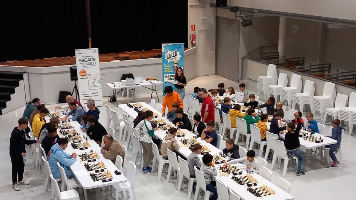 Jornada a Rosselló amb 64 escaquistes de totes les edats