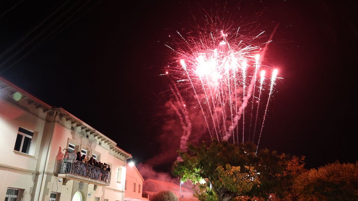 La celebració al poble de Vila-sana es va acabar amb un castell de focs artificials. - J. GÓMEZ