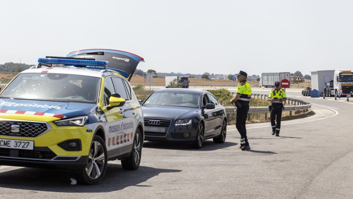 Imagen de archivo de un control de tráfico de los Mossos d’Esquadra en la Segarra. - SEGRE