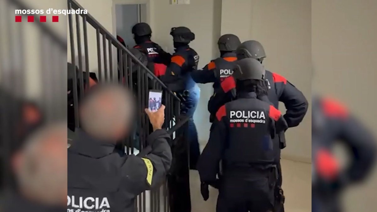 L'operatiu dels Mossos d'Esquadra amb un detingut a Tàrrega