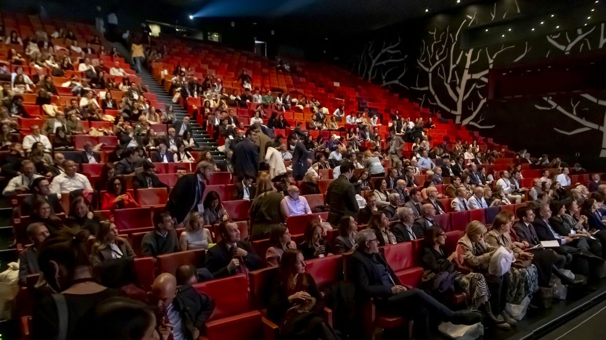 El congrés nacional d’Esnala se celebra a la Llotja. - JORDI ECHEVARRIA