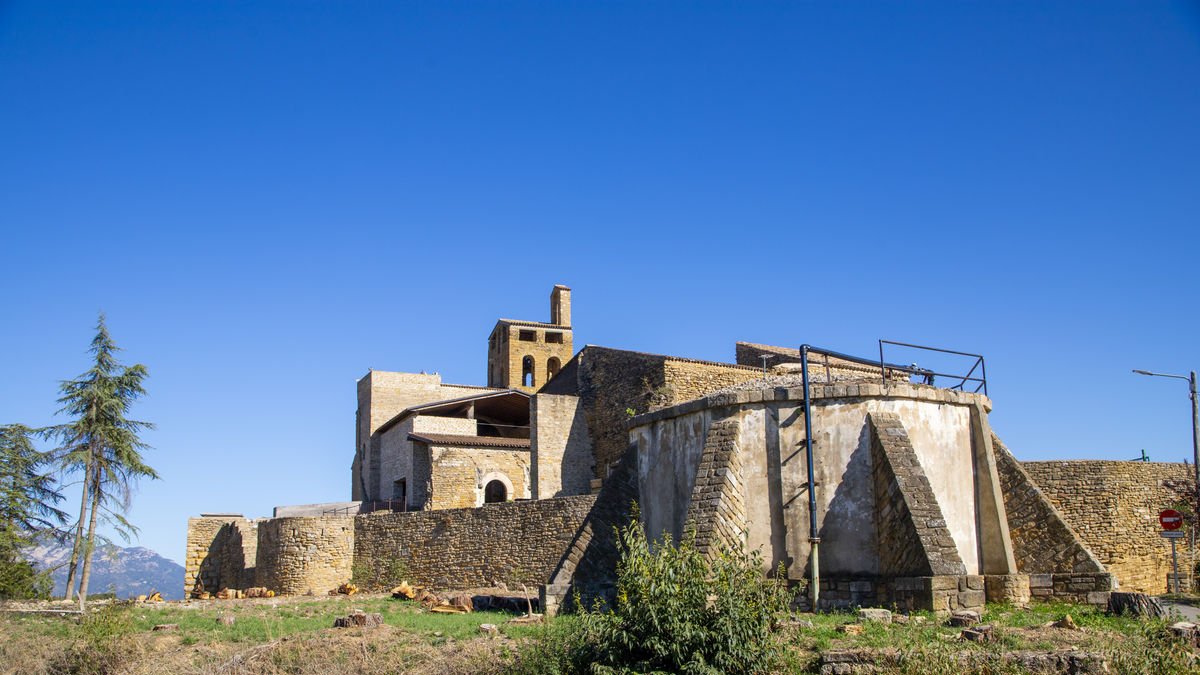 La zona donde se talaron los pinos en la colegiata de Àger. - GERARD HOYAS