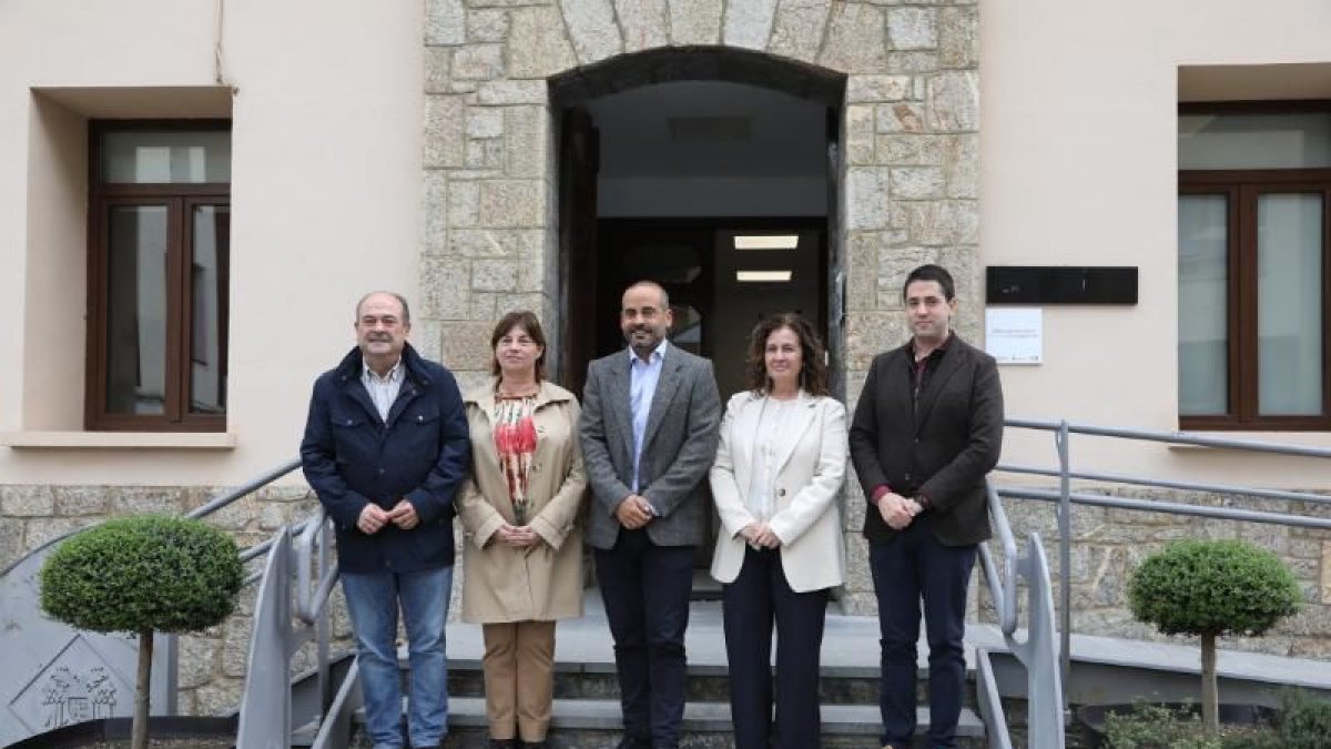 Los alcaldes de Vielha, El Pont, Sort, Tremp y La Seu d’Urgell. - EDGAR ALDANA