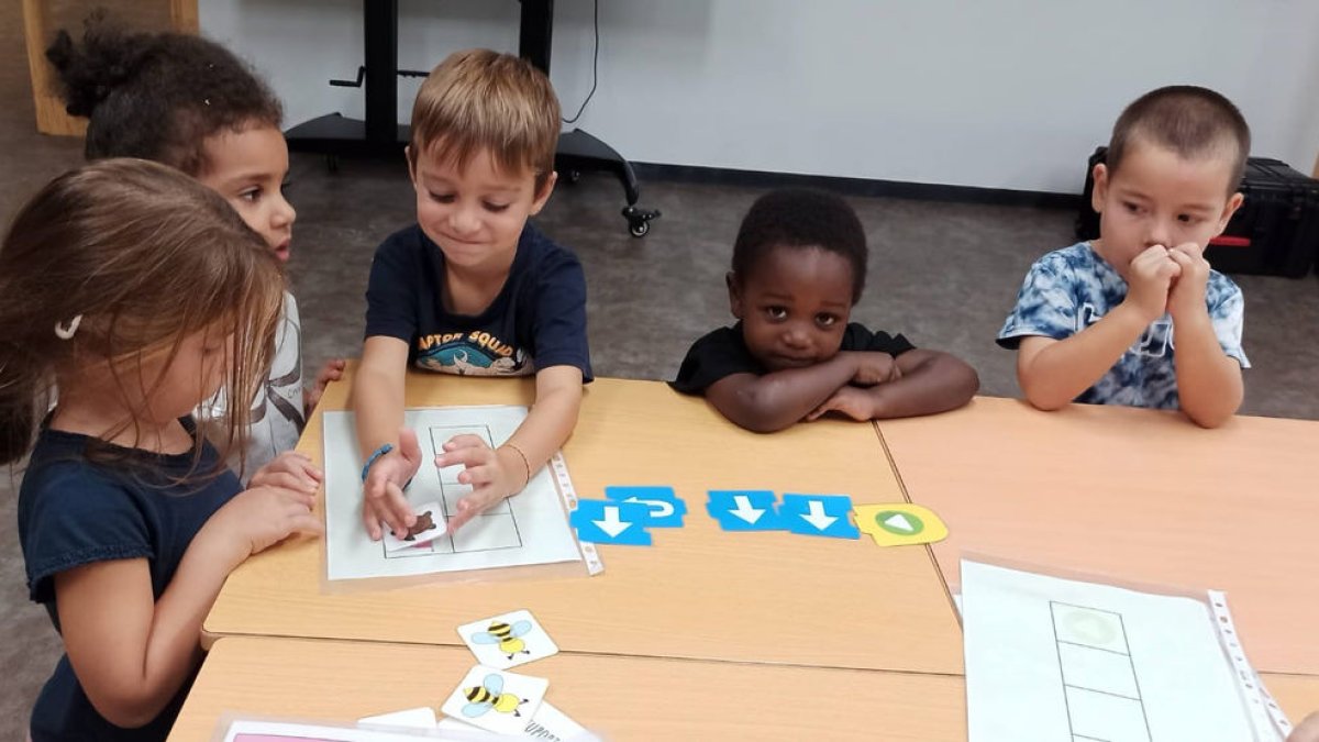 Una actividad en la escuela Alber de Albesa, que este curso se ha sumado al programa STEAMcat. - ESCOLA EL CARME