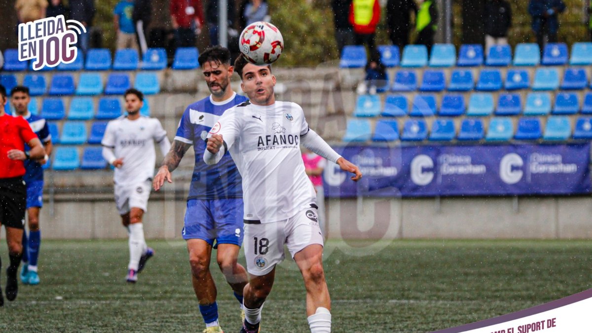 Una acció del partit de l'Atlètic Lleida a Badalona.