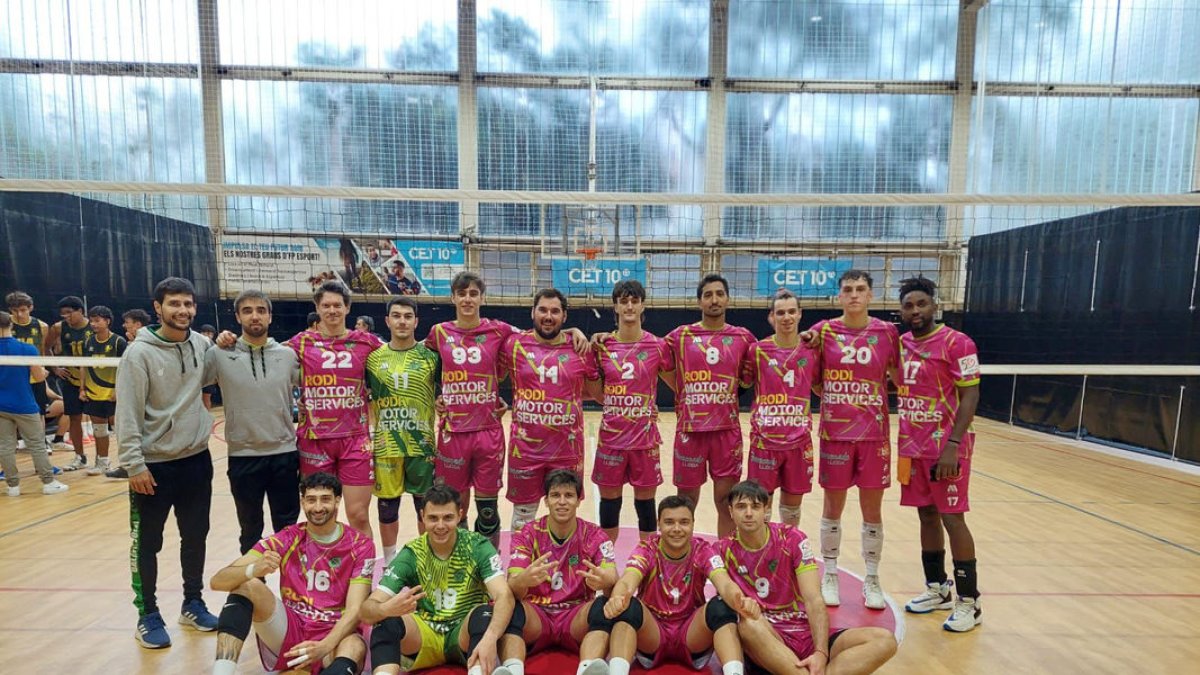 Plantilla del Rodi Balàfia Lleida, ahir a la pista del CV Sant Martí.