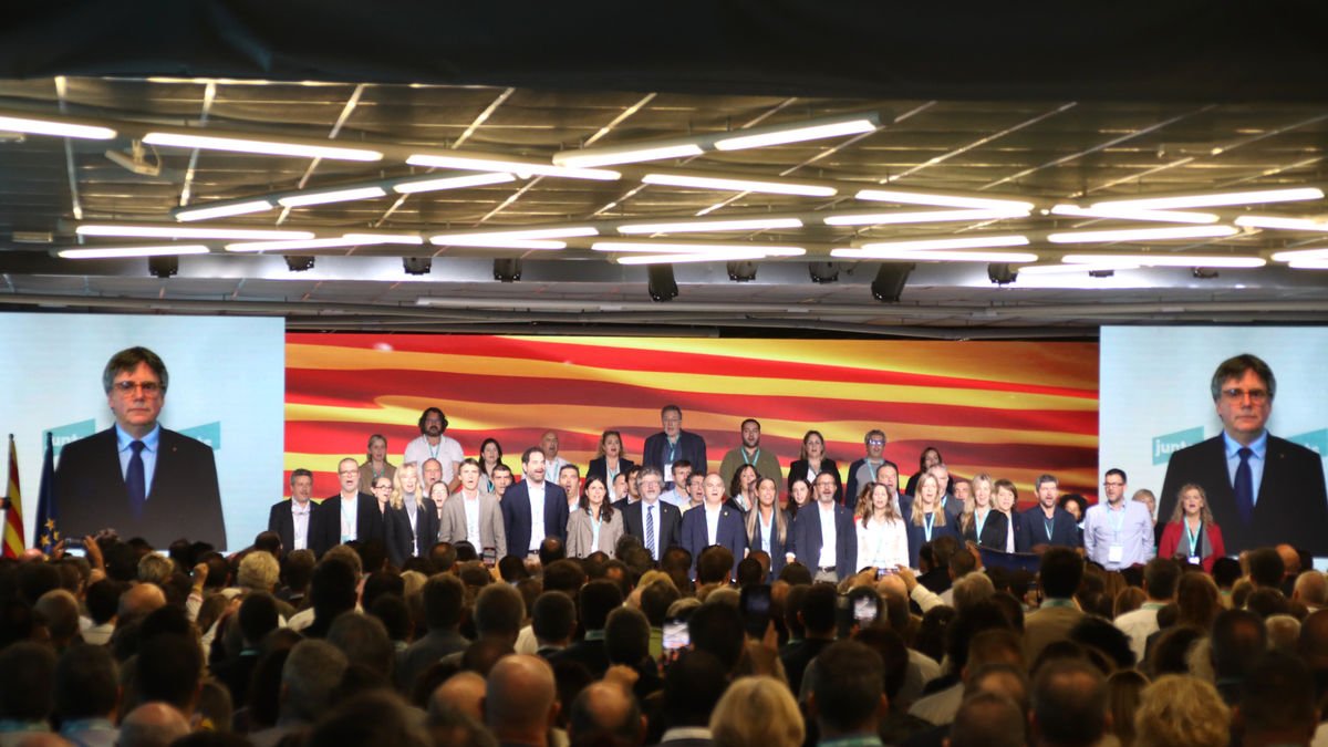 Junts celebró ayer su congreso en Calella y Puigdemont fue elegido presidente con el 90% de los votos. - ACN
