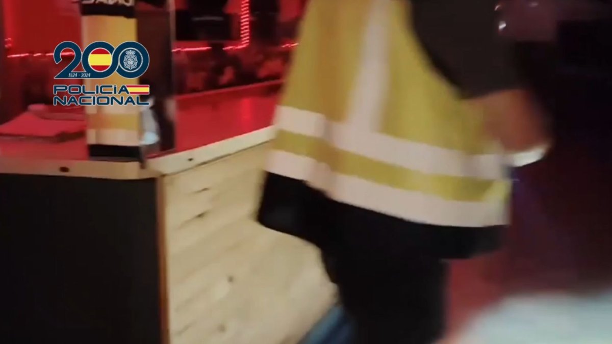 Imatges els escorcolls en l'operació contra una organització dedicada al tràfic de persones amb fins d'explotació sexual