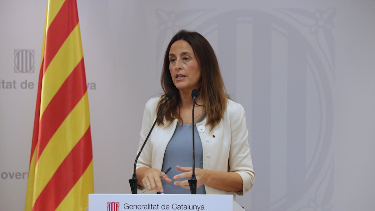Esther Niubó, consellera de Educación y Formación Profesional, en la rueda de prensa sobre las propuestas de mejora en la Formación Profesional para el próximo curso.