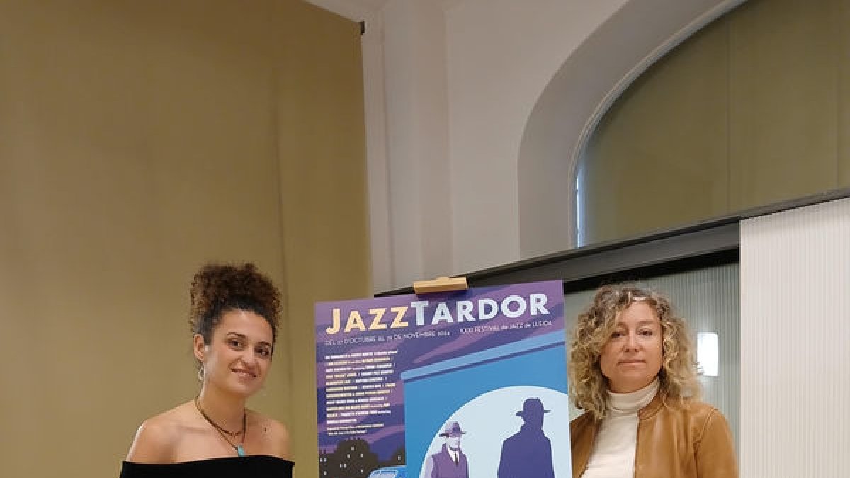 Anna Simó, del JazzTardor, i la regidora de Cultura, Pilar Bosch. - PAERIA