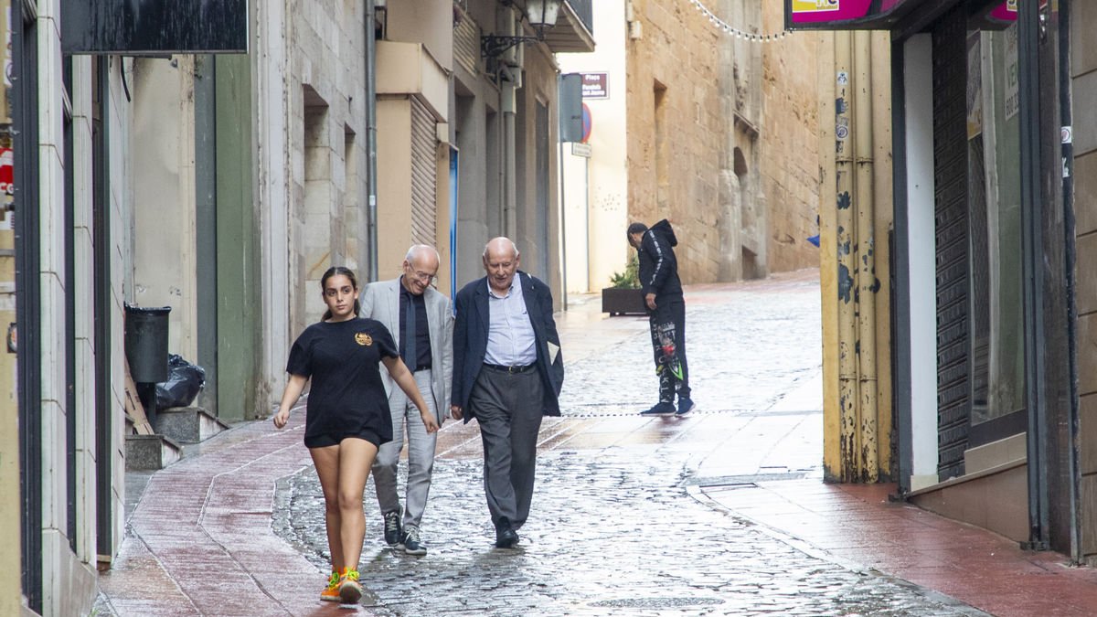 Les rajoles de Cavallers, especialment les roges, són molt relliscoses els dies de pluja o humitat. - GERARD HOYAS