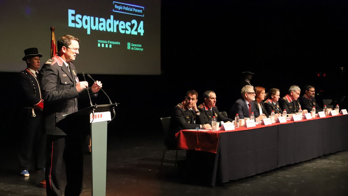 El comisario Estela, en el Dia de les Esquadres el pasado abril. - MAGDALENA ALTISENT