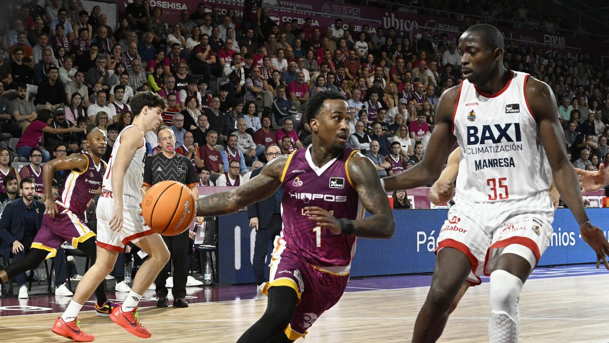 Dee Bost, en el partit contra el Manresa, l’últim que va jugar amb l’Hiopos Lleida. - SANTI IGLESIAS