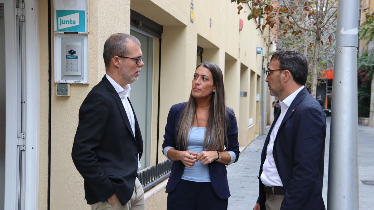 Nogueras ayer junto a los diputados de Junts Josep Maria Cruset y Josep Rius. - ACN