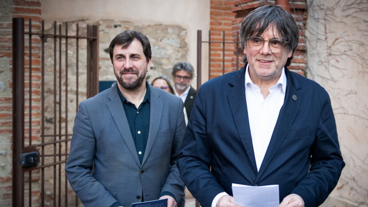 Toni Comín i Carles Puigdemont, junts en un acte al març. - EUROPA PRESS