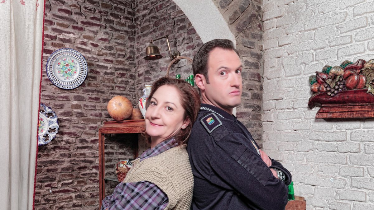 Los habitantes del pueblo donde pasa consulta el protagonista resultan ser muy peculiares