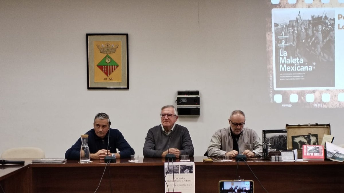 Jordi Bru, Joan Ramon González i Diego Muñoz, ahir en el debat inaugural de les jornades a Aitona. - AJUNTAMENT D’AITONA